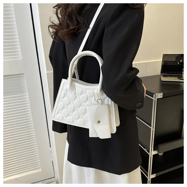 Women's Medium Pu Leather Solid Color Classic Style Zipper Bag Sets Crossbody Bag display picture 27