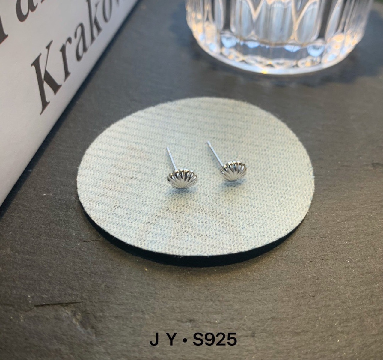 Fashionable trend sophisticated small cute elegant earrings