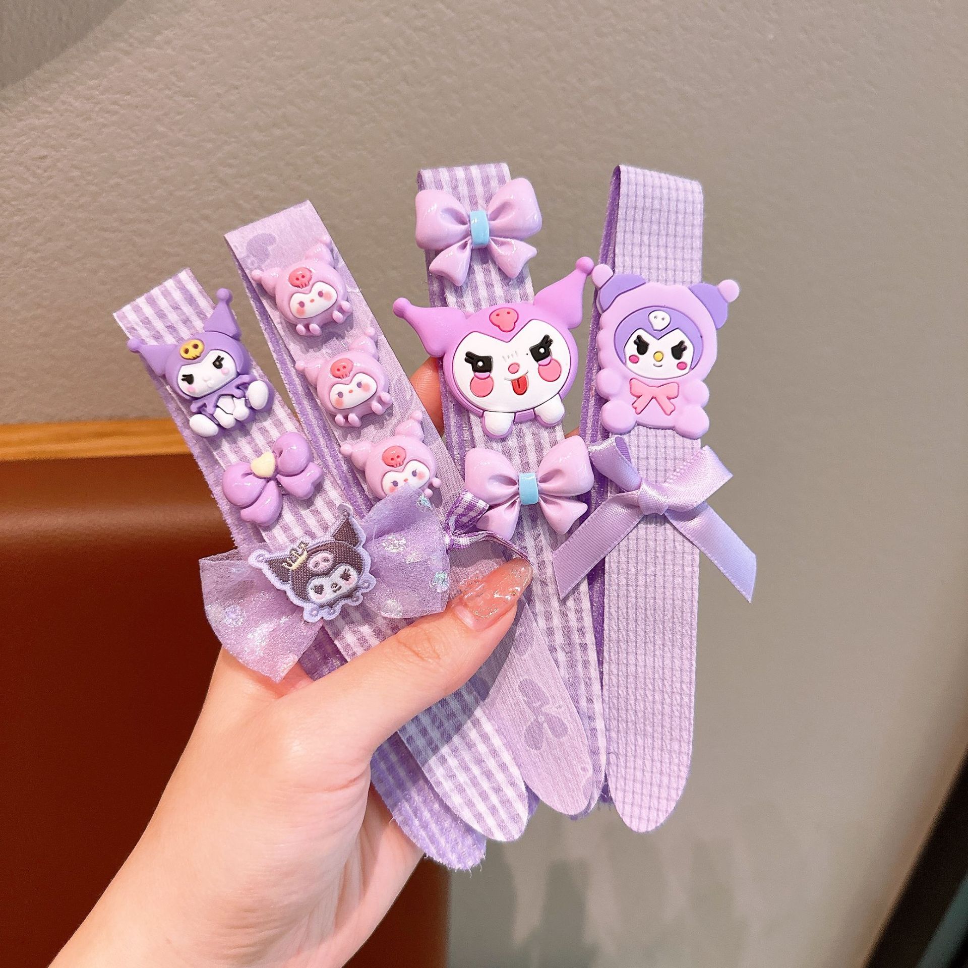 Caricatura encantadora Sanrio publicó un nuevo velcro para niños Koolomi niñas en la parte posterior de la cabeza