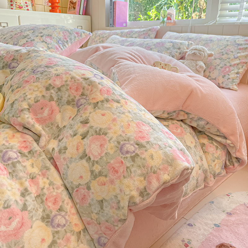 Invierno engrosado y cálido de terciopelo de leche de cuatro piezas conjunto 2025 nuevo pequeño fresco de coral sábanas cubiertas de cama