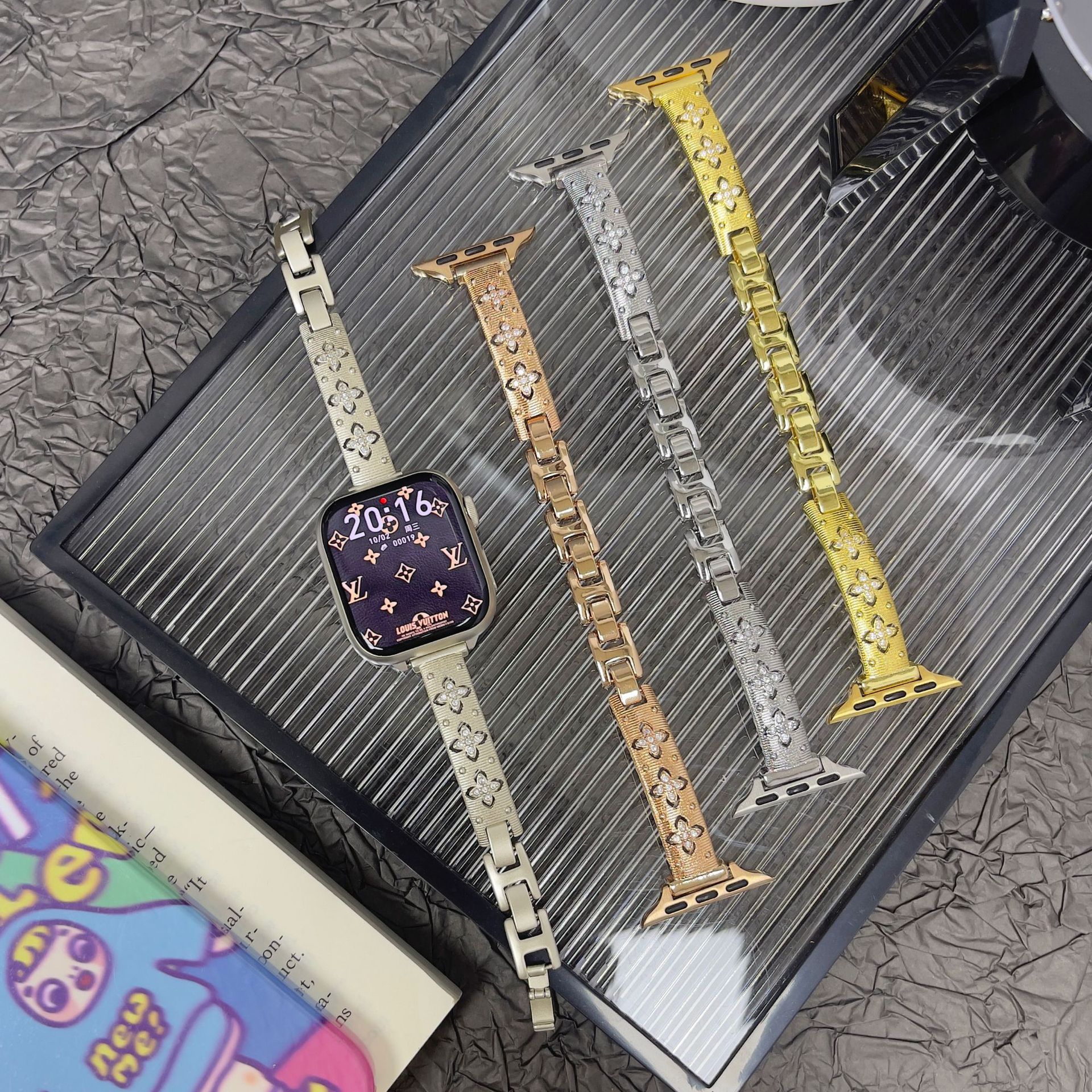 四叶草镶钻金属手镯腕表带适用苹果手表iwatch11代987654UltraSE