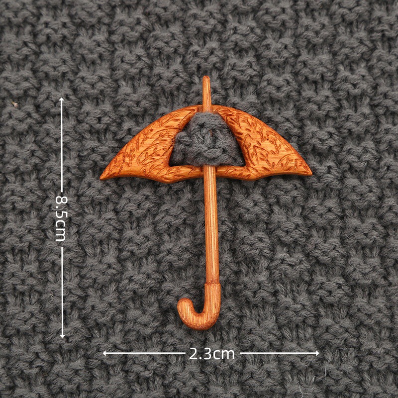 Broche madera pin con diseño animal, regalo original y artesanal.