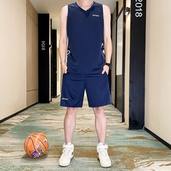 夏の男性のスポーツスーツの男性の夏のベストの半ズボンのバスケットボールの服の速乾の服の袖なしのtシャツの通気性の薄い金
