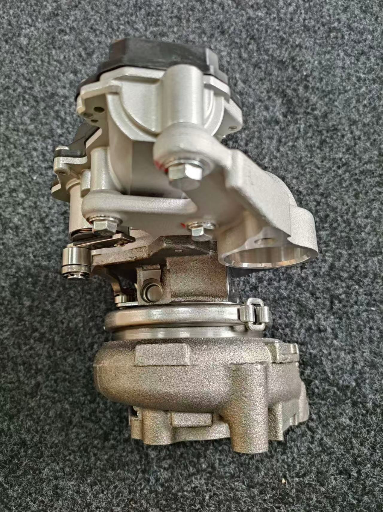Suitable for Toyota Land Cruiser 4.5t Twin-Turbo 17201-52010 1Vd Turbocharger