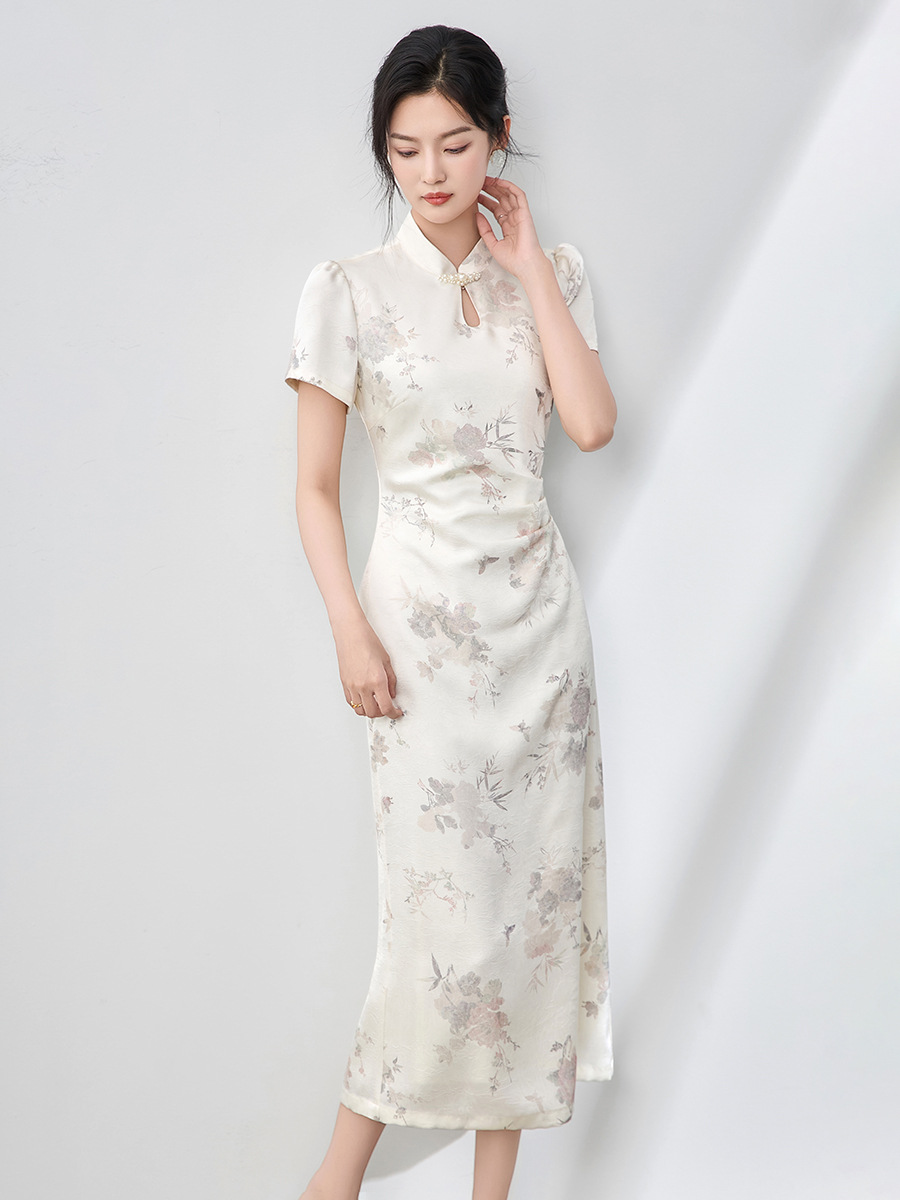 Váy liền sườn xám cổ đứng cài khuy ngọc trai in hoa mát mẻ dáng dài — Màu mơ
