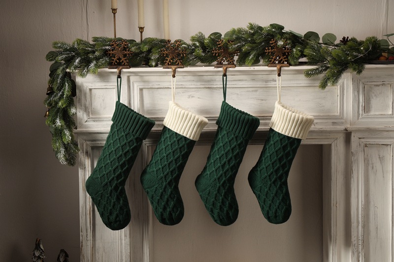 gift dcorativ itms, hom wall dcorations, candy bags, Christmas hanging socks, diamond shapd dottd lin, larg_voghion.com