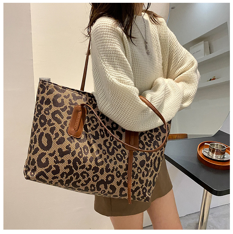 Women's Large Pu Leather Leopard Vintage Style Zipper Tote Bag display picture 23