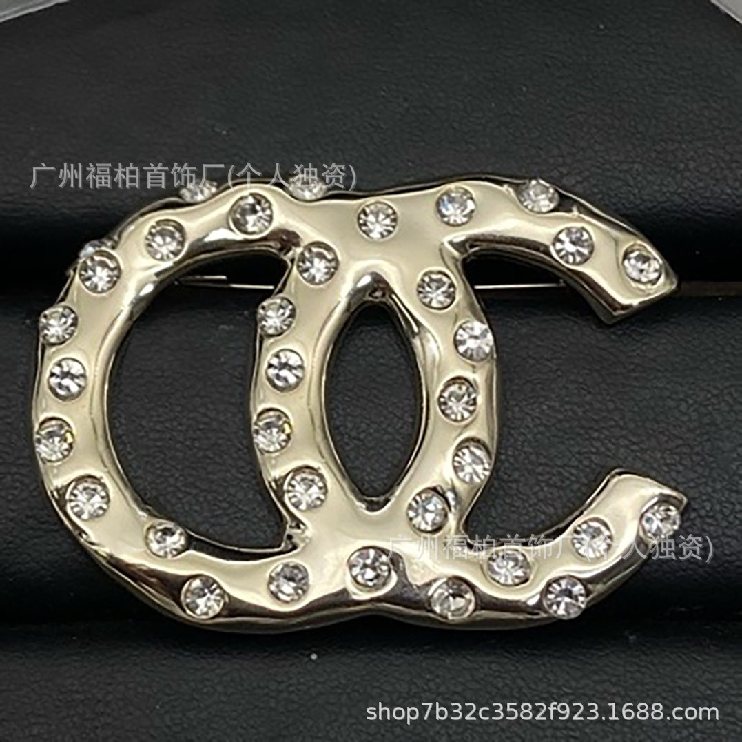Chanel Double C Fragrance Star Heart Pearl Rhinestone Enamel Brooch Vintage Style High-End Brooch Collection