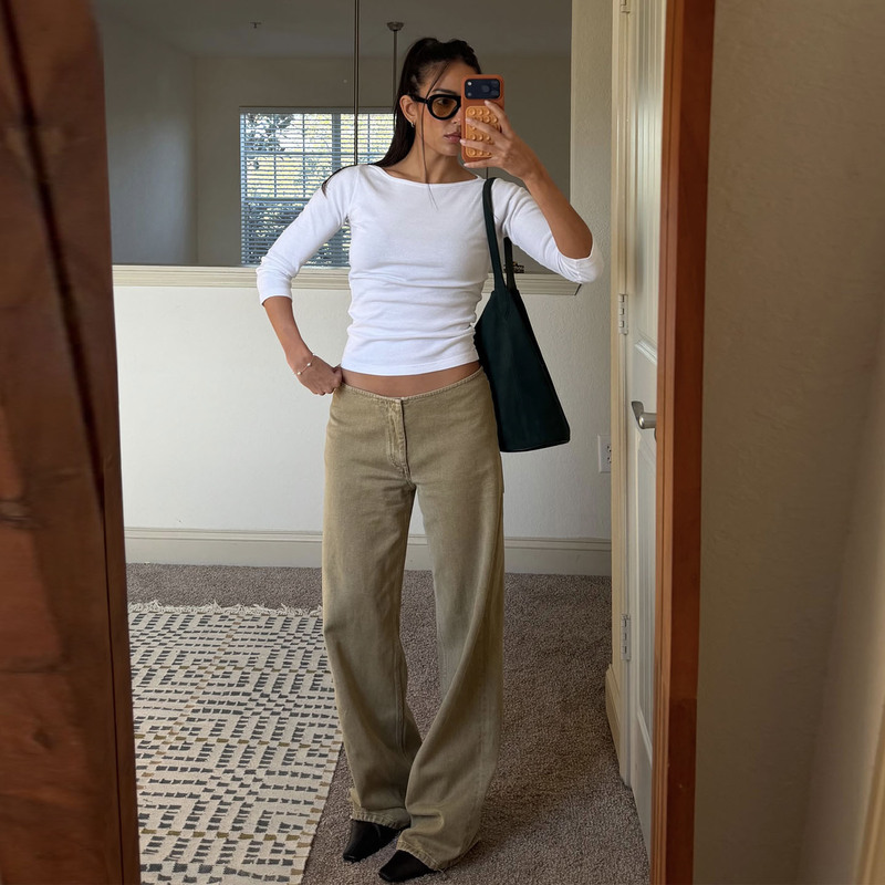 Still Here khaki low-rise denim straight-leg pants with a simple, niche design without a waistband and with the option to cinch the legs Still Here khaki low-rise denim straight-leg pants with a simple, niche design without a waistband and with the option to cinch the legs