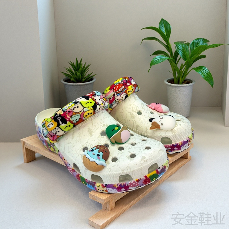 Croos New Cartoon Totoro Third Generation Snoopy Clogs for Men and Women, Versatile Fashionable Beach Sandals and Children's Shoes