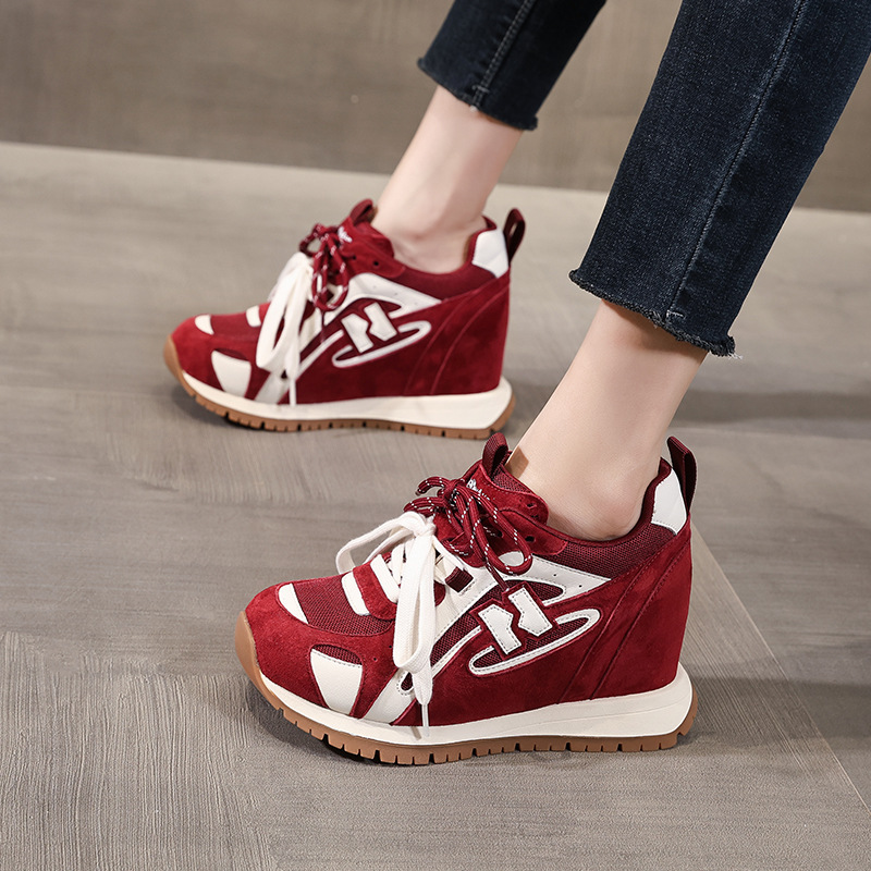 Giày sneaker nữ đế dày tăng chiều cao phong cách thể thao — màu be