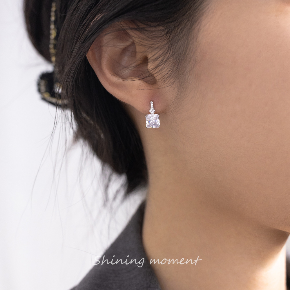 Eloch S925 plata ligera de lujo cuadrada diamantes perfiles de orejas de moda para mujeres M05413