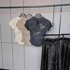 2025 夏の気質中国風の絶妙な竹の葉刺繍トップ女性の小さなスタンドカラースリムでシックなボタンウエストデザイン