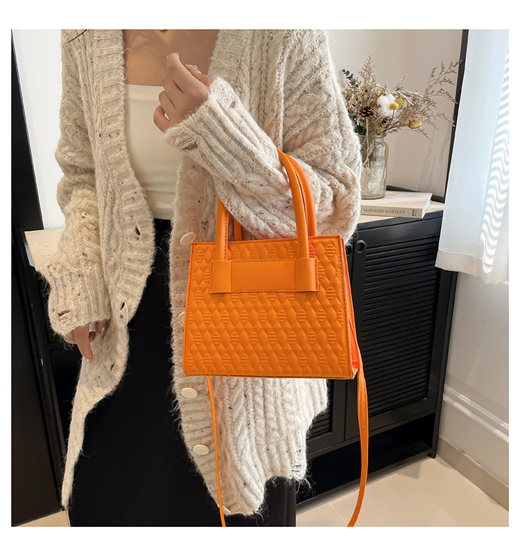 Leisure for women 2024 new item, niche simple diamond grid handbag, fashionable and popular single shoulder crossbody_voghion.com