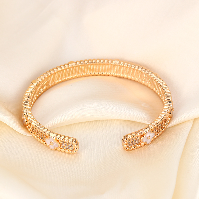 Exquisites Armband aus Perlmutt mit vierblättrigem Kleeblatt-Motiv im Retro-Stil – Schmuck für Damen_voghion.com