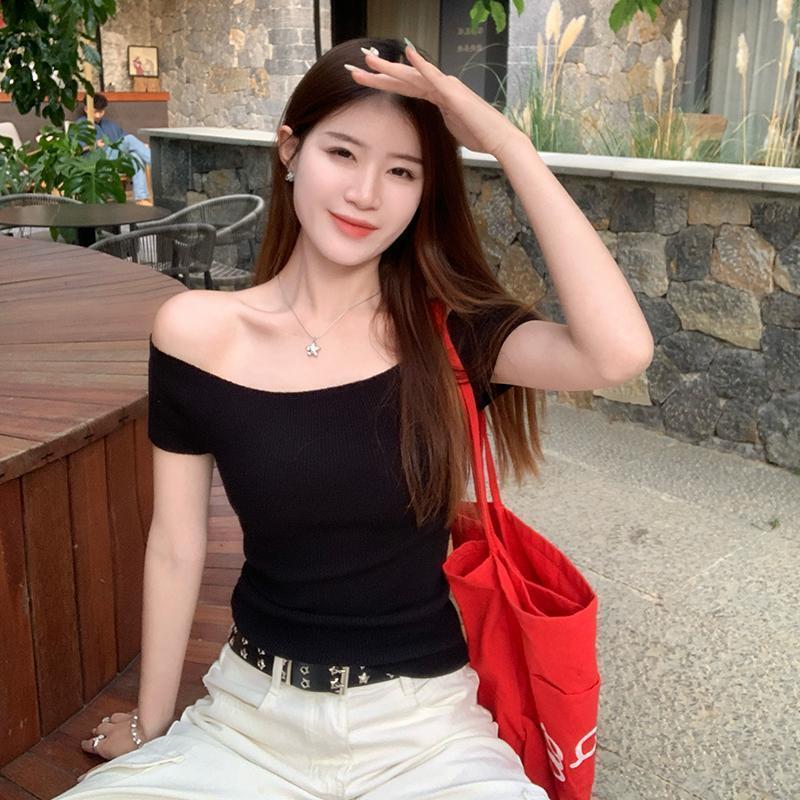 Solid Color Sexy off-shoulder Short-sleeved Top Summer New Elegant Slim-fit Knitted Shirt Slim Look All-match Fashionable Women