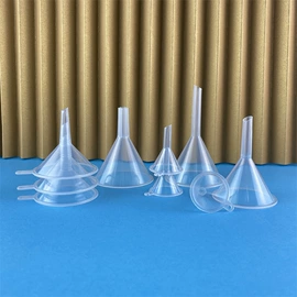 塑料瓶、壶;量筒、量杯;镊子