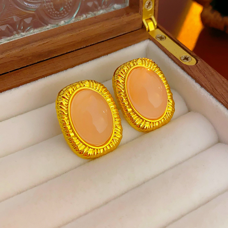 Pendientes de perlas de tendencia de moda de aguja de plata Pendientes pequeños y exquisitos de todo fósforo Pendientes de alta gama de lujo ligero al por mayor mujeres