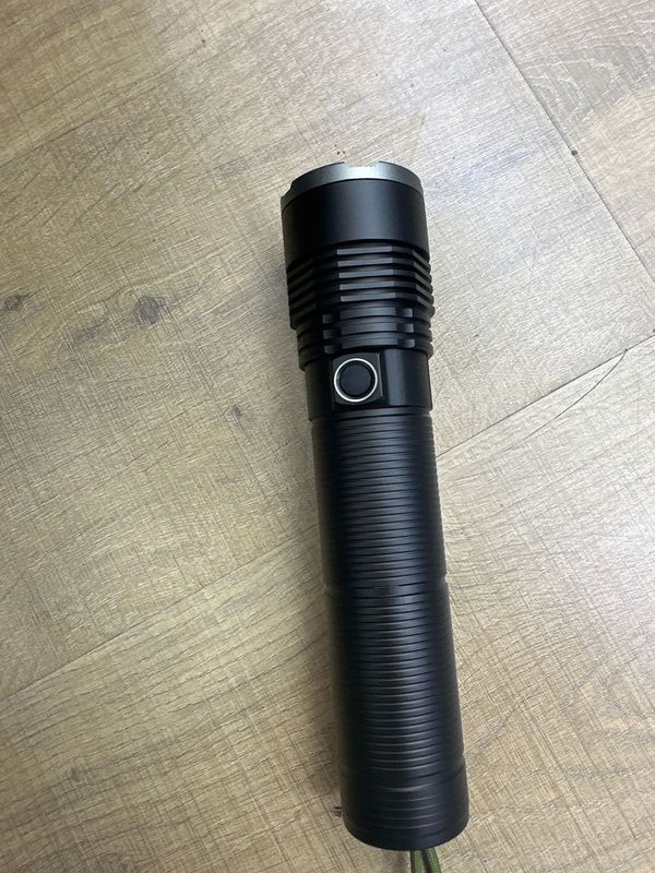 クロスボーダー新型白レーザー伸縮ズーム充電可能屋外遠射長航続強光白レーザー懐中電灯|undefined