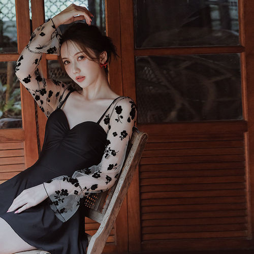 2024 new long-sleeved super fairy one-piece swimsuit for women, conservative belly-covering, slimming, small breasts, push-up hot spring swimsuit