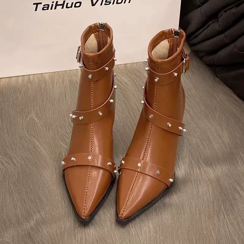 2024 осень-зима новые заклепки ремней пряжки высокие сапоги женские туфли заостренные модные дикие высокие каблуки тощие сапоги длинные сапоги