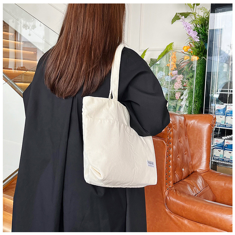 The fashionable and retro bucket bag for women, the new large-capacity versatile crossbody bag for women, and the trendy and elegant tote bag for women are selling well undefined