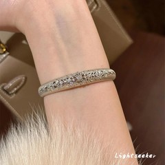 中世イタリア彫刻ゴールドブラッシュ中空フラワーブレスレット女性用フレンチヘビーレースダイヤモンドブレスレット