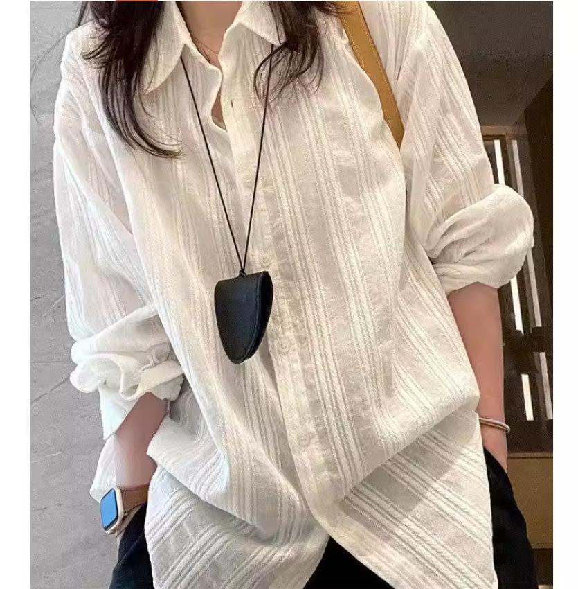 Áo sơ mi nữ sọc dọc jacquard phong cách Hàn Quốc, dáng rộng, chất liệu thoáng mát, phù hợp đi làm và dạo phố — màu trắng chi tiết 4