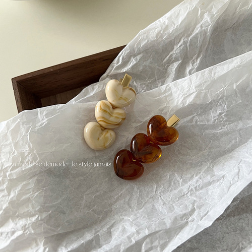A 2024 New Retro Acrylic Heart Amber Minimalist Elegant Duckbill Hair Clip