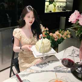 独特好看短袖连衣裙显瘦宽松微胖mm性感辣妹碎花裙一字肩短裙