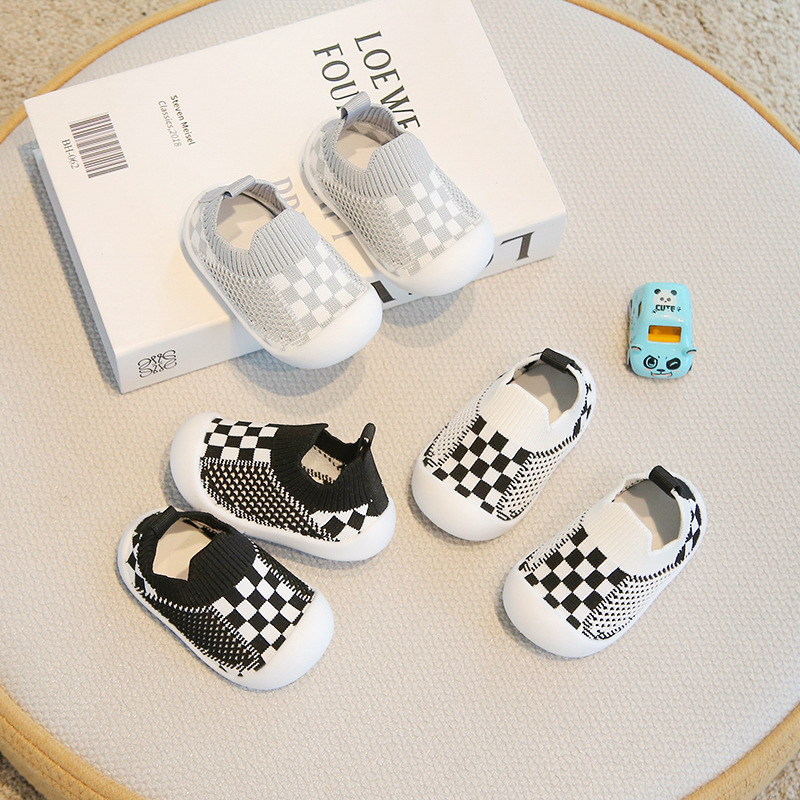 Spring and Autumn Children's Breathable Indoor and Outdoor Shoes, Baby Soft-Soled Anti-Collision Walking Shoes, Boys and Girls Fly-Knit Mesh Shoes, Trendy Non-Slip Shoes