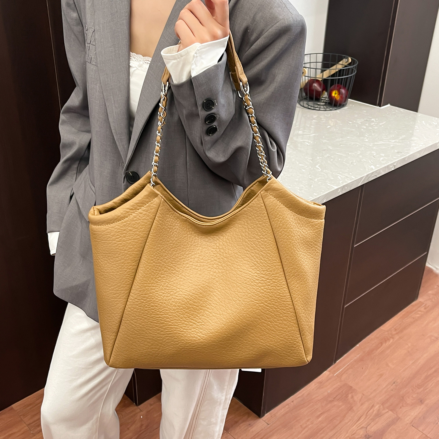 Bolsa de moda coreana de moda popular para mujeres, bolso de mano de alta calidad, bolso de gran capacidad, bolso de viaje de mujeres de estilo exterior, bolso de viaje de PU brillante.
