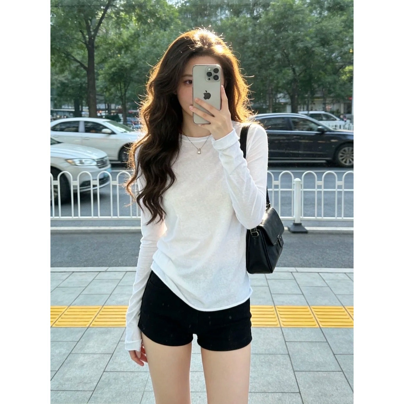 Thin, Slightly See-Through Sun Protection Cover-Up for Women, White Long-Sleeved T-Shirt for Spring and Summer, Stylish Rolled-Edge Base Layer Top for Autumn