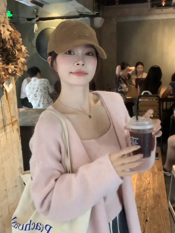 小香风粉色配吊带两件套软糯毛衣女早秋季设计感短款针织开衫上衣|undefined