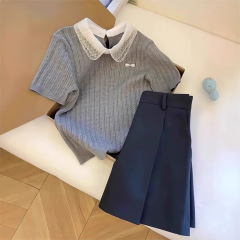 一セットのootdは夏のスーツを着ています。