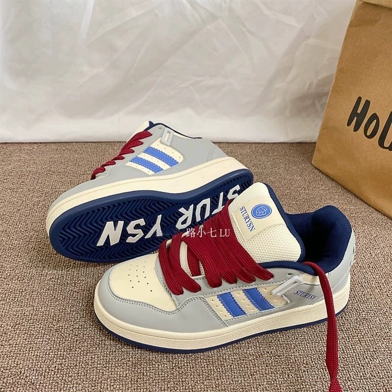 Белое и черное чувство дизайна пара хлебная обувь мужская весна 2025 новая корейская версия дикая повседневная обувь