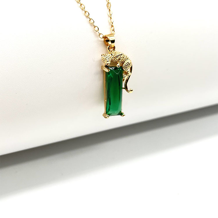 Insieme caldo della collana del leopardo di volo del pendente della tormalina verde smeraldo intarsiato del leopardo dell'oro di modo di stile di Longrui_voghion.com