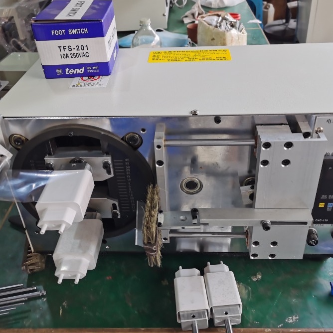 充电器保护膜自动包胶机数据线保护膜充电宝保护膜包胶机包膜机