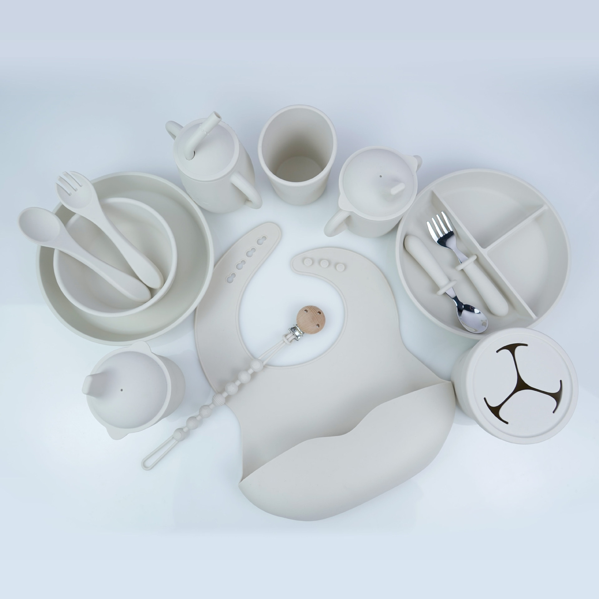 Amazon popular Bebé y bebé suministros de grado alimenticio Placa de silicona tazón traje de los niños vajilla de silicona conjunto de 12 piezas