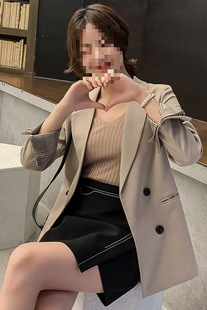 �¿����bŮ���e�����@��Ů�b���׼�ɫ�L��Ů���b���״�a�ٴ�