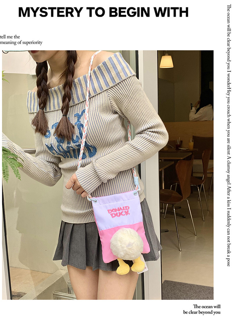 Cute cartoon duck duck bag, mini plush toy duck crossbody bag, casual daily mobile phone bag, makeup bag Application Scenario