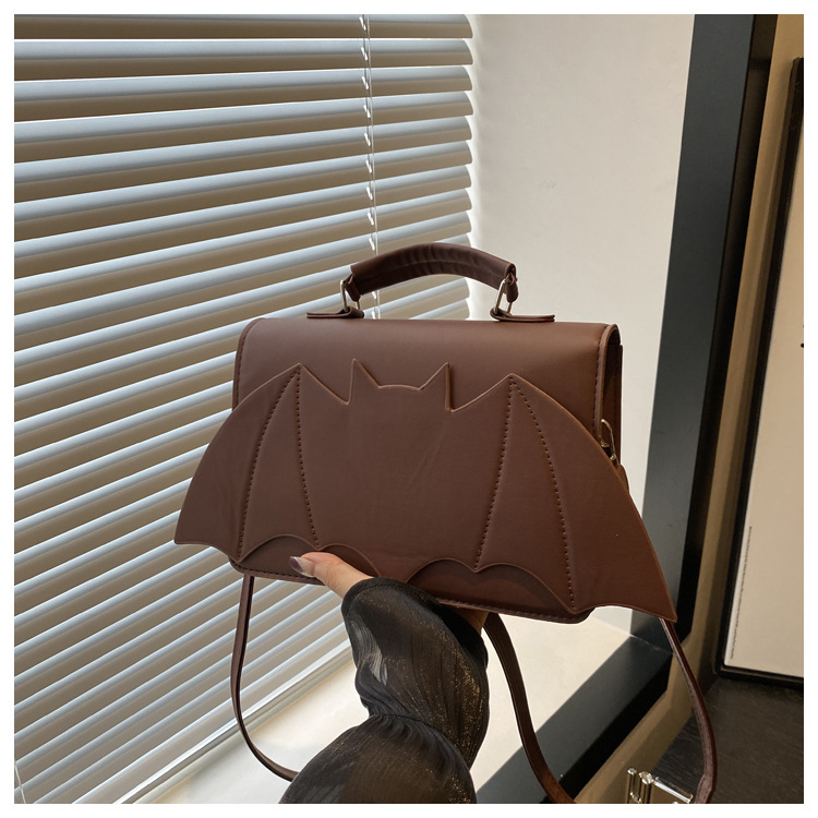 A new 2024 European and American Halloween single-shoulder bag for women, with a unique and funny bat style and a trendy crossbody bag undefined