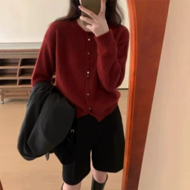 女式针织衫;休闲裤;女式T恤