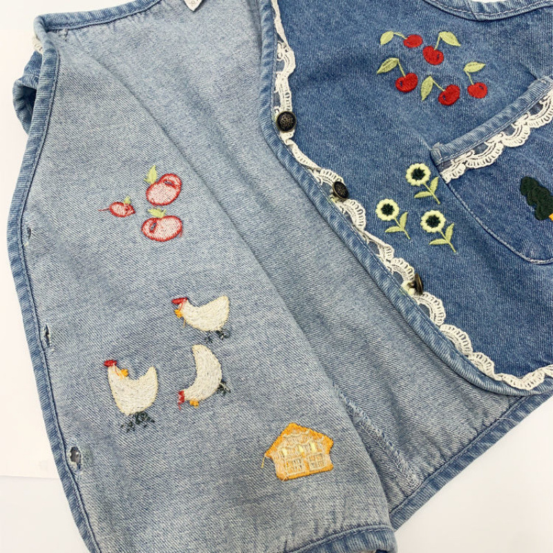 女の子のデニムのベストの刺繍の秋のタイプ2025春秋は女の子の肩の赤ちゃんの洋風のベストのコートのファッションを詰めます。|undefined