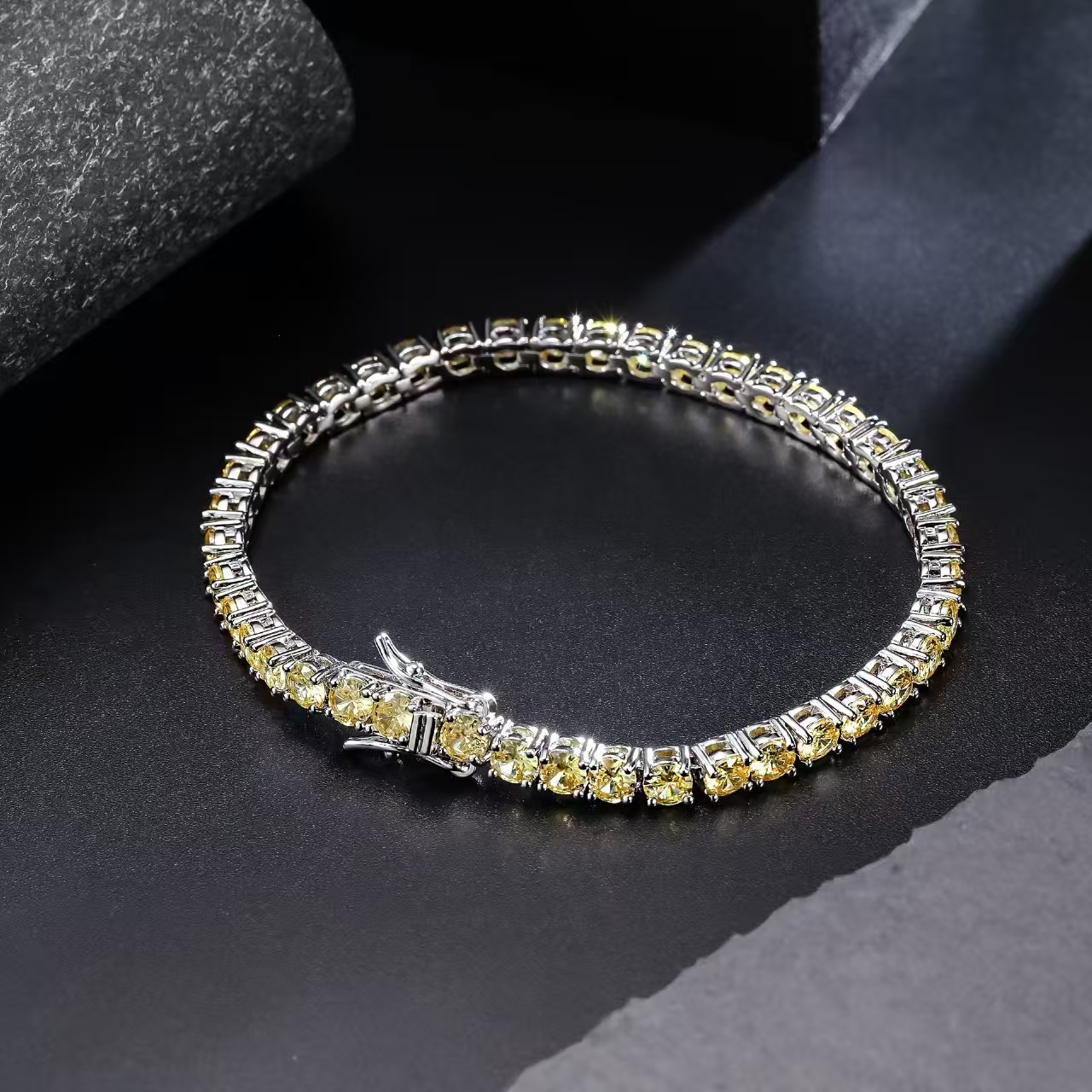 Yellow diamond white gold 4mm / 6inch bracelet (about 16cm long)