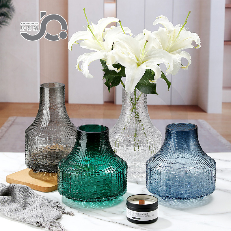 Modern American vase, high-end glass, extremely frozen, desktop flower arrangement, decorative piece, lilies and roses, tea table, dining table, living room
