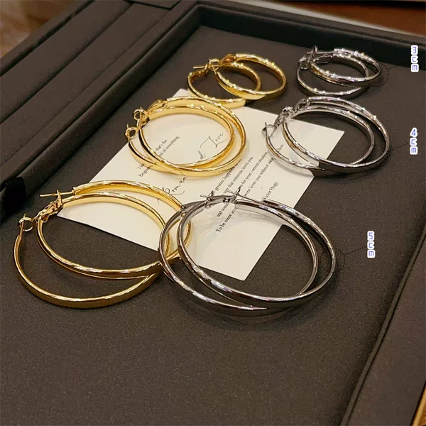 Classic Wide-Brimmed Glossy Plain Hoop Earrings for Women, Metal Style, Versatile Hoop Earrings, New Fashion Commuter Earrings