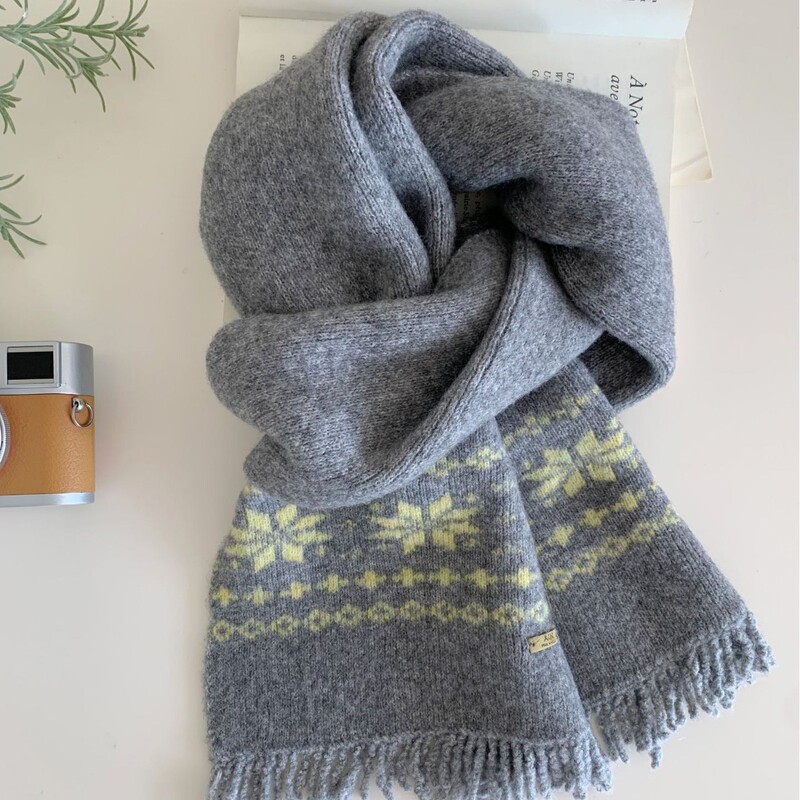 Fair Isle patterned gray knitted scarf, women's winter 2026 new style, thickened for warmth, suitable for couples, neck warmer Fair Isle patterned gray knitted scarf, women's winter 2026 new style, thickened for warmth, suitable for couples, neck warmer