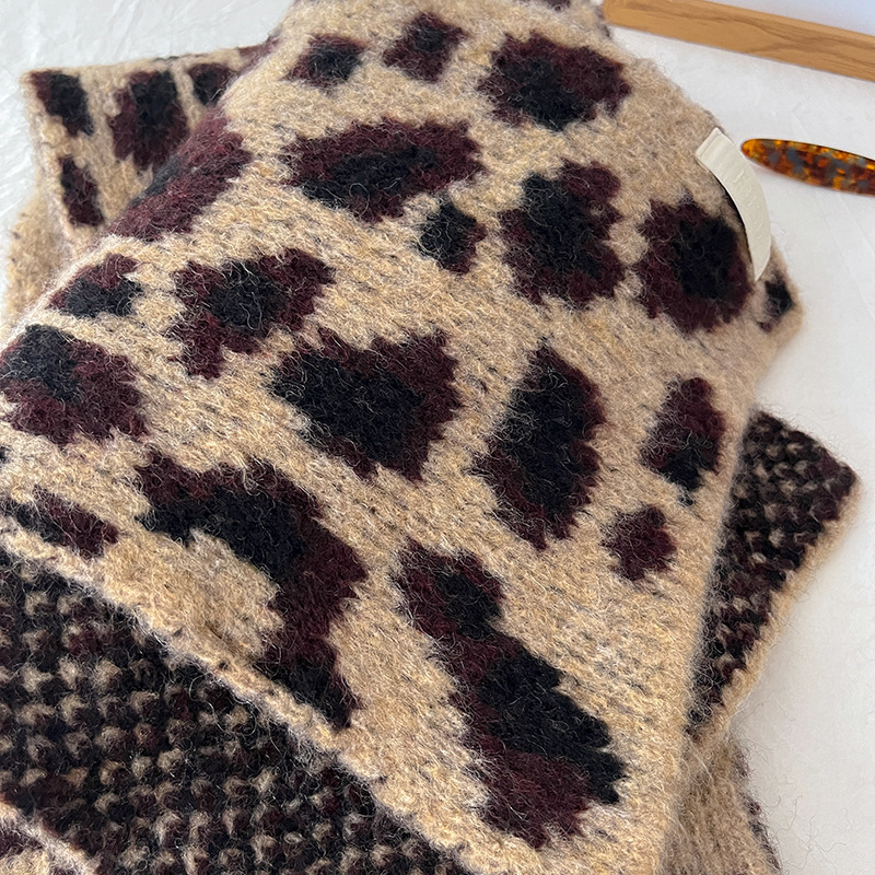 Écharpe tricotée à imprimé léopard classique et tendance pour femme, style millénaire, style Spice Girl, polyvalente, décorative et chaude_voghion.com