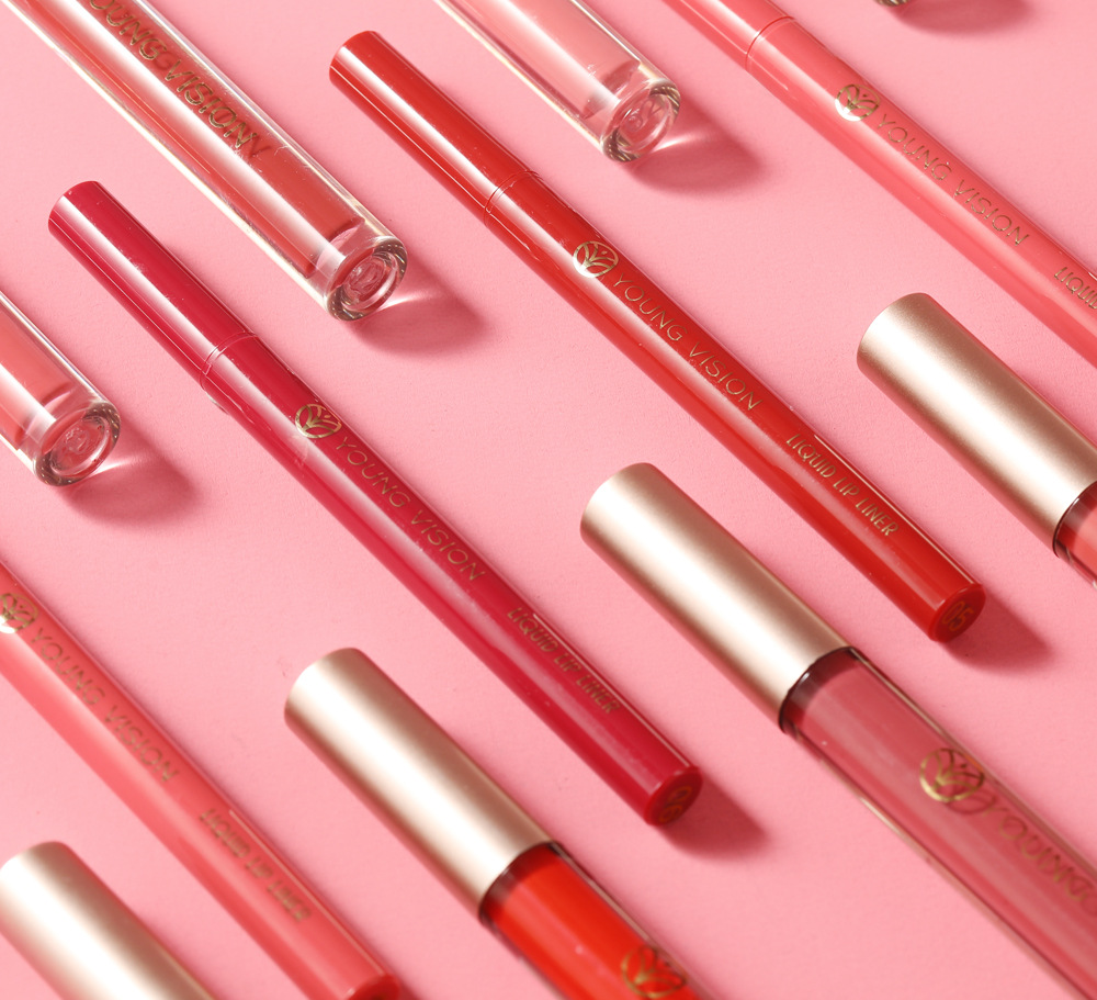 YOUNG VISION Lip Gloss + Lip Liner 2-piece Set. The gourd-tipped liquid lip liner is not easy to stick to the cup lip gloss undefined